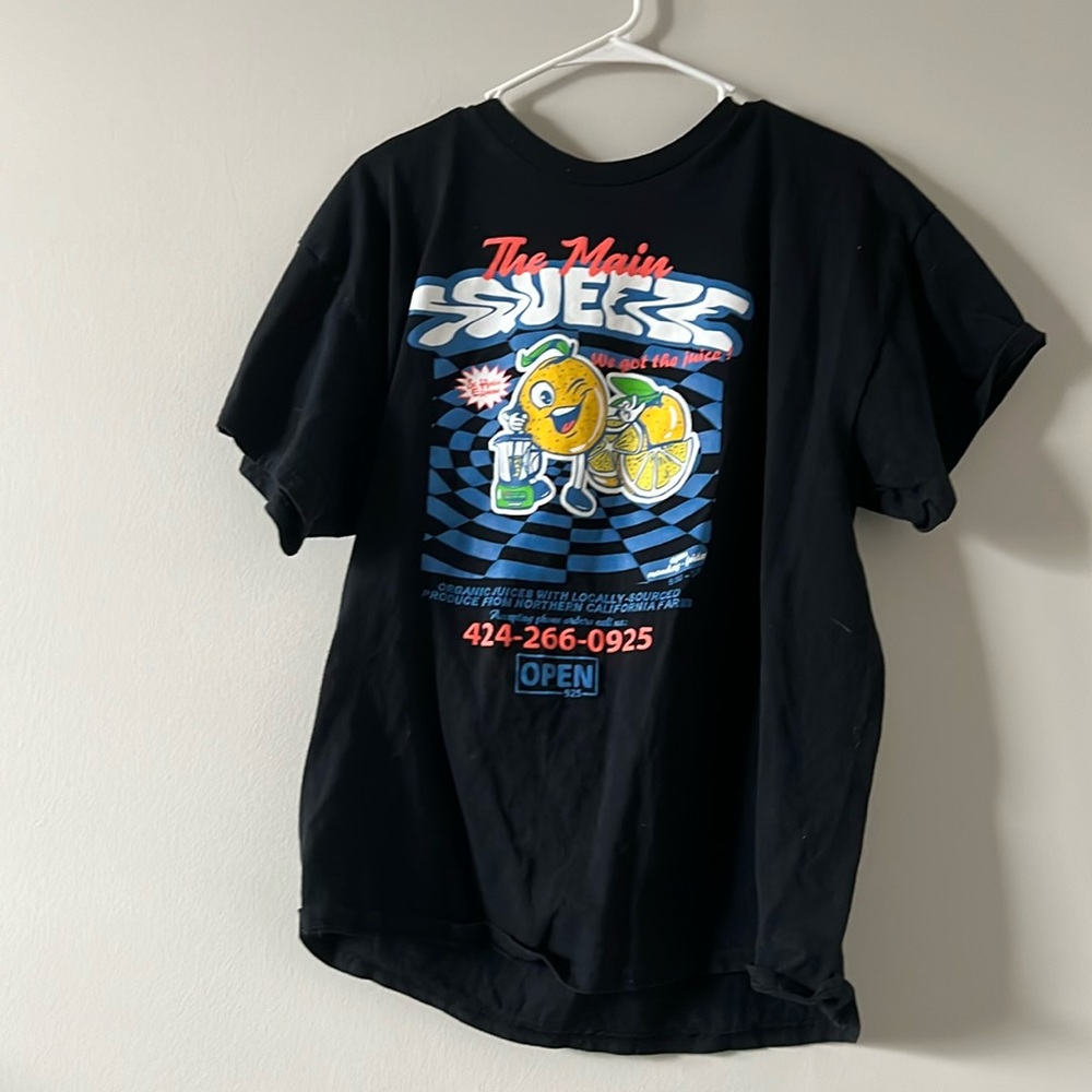 The main squeeze graphic t